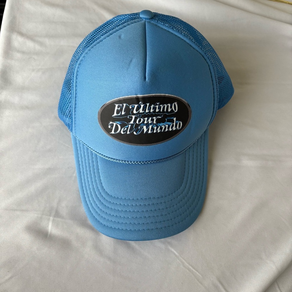 Official El Ultimo Tour del Mundo Trucker Hat